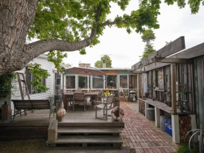 Warraburra Beach Shack, Rosebud - entire house and your own private beach box!